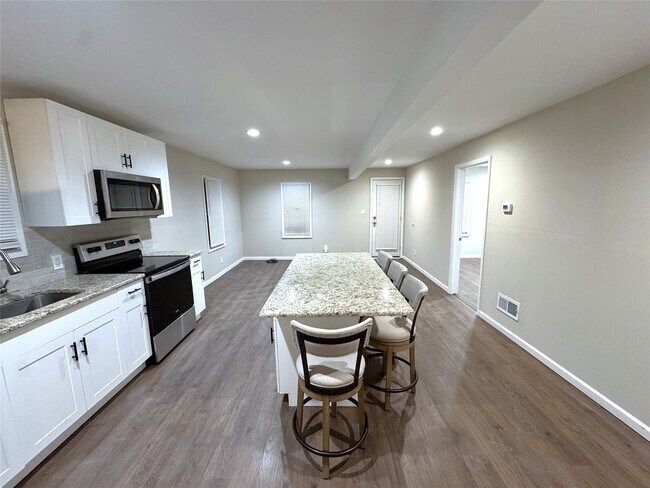 Photo - 33 1/2 Oak St