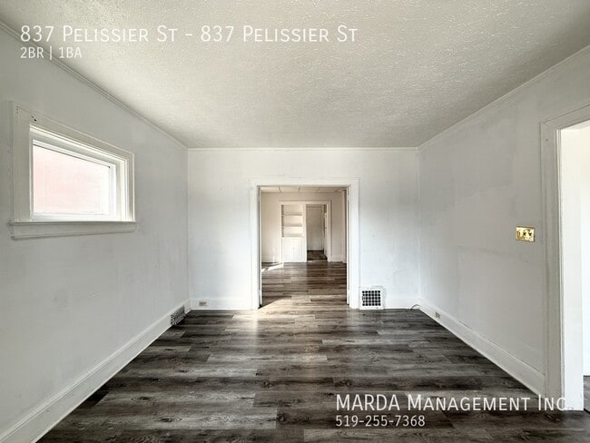 Photo - CHARMING 2 BED/1 BATH MAIN FLOOR UNIT DOWNTOWN - ALL INCLUSIVE! Unit 837 Pelissier St