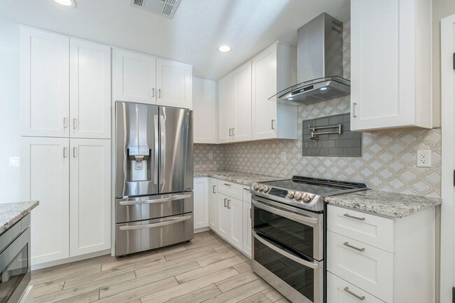 Building Photo - BEAUTIFUL SOUTH SCOTTSDALE - CORNER LOT & ... Rental