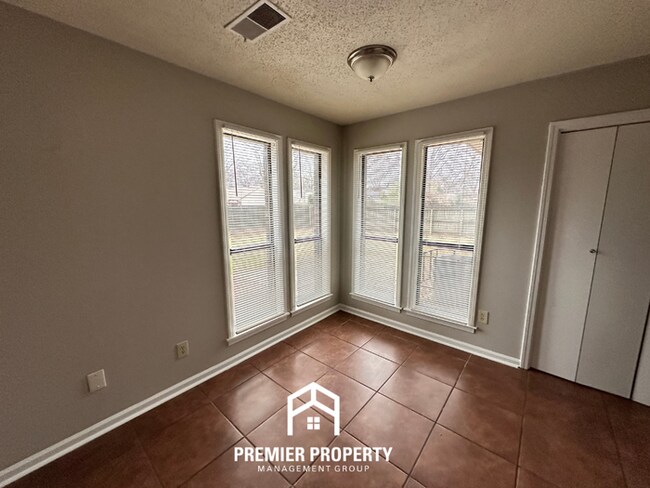 Photo - Spacious 3BR/2BA Memphis Home w/ Vaulted Ceilings, Fireplace & 2-Car Garage