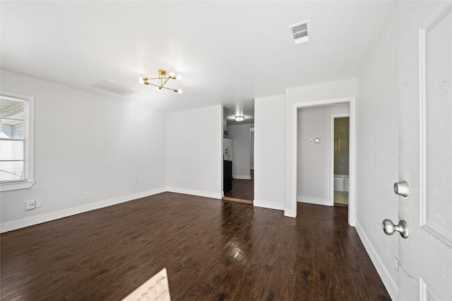 Photo - 3109 Fern St