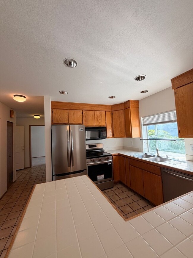 Building Photo - 305/307 Shore Unit 305