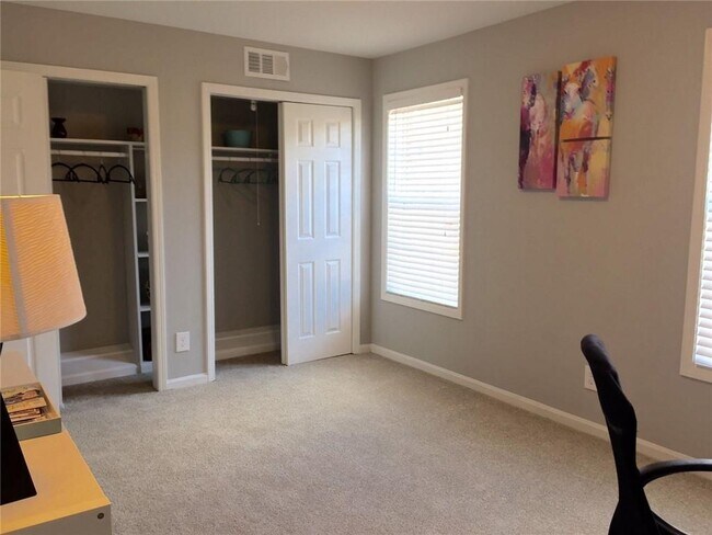 4883 Roswell Rd Unidad N1