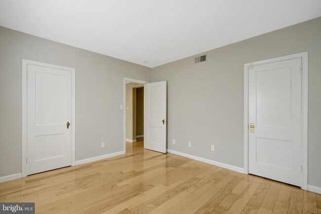 Photo - 1906 N Rhodes St Unidad 51