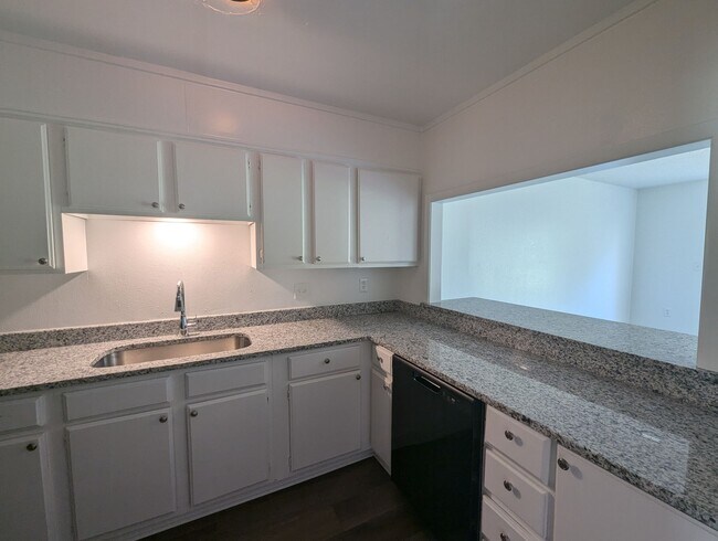 Photo - Newly Remodeled 2/1.5 Townhouse in Newport!