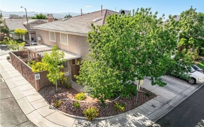 Building Photo - Freshly updated 3 bedroom townhouse near Bermuda and Cactus will be ready to move in by begining ...