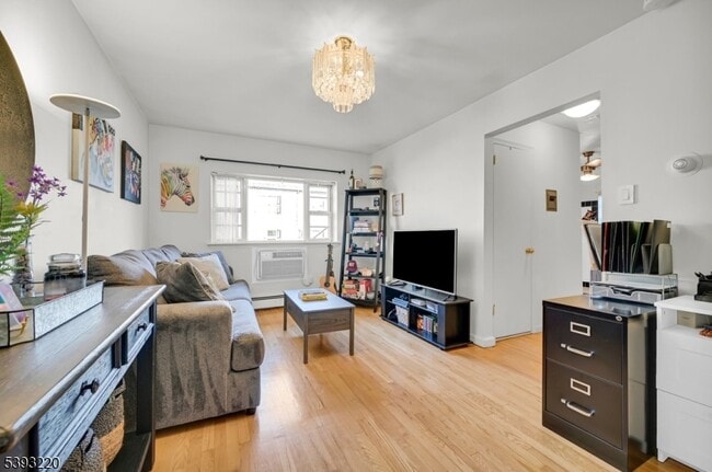 Photo - 640 Franklin Ave