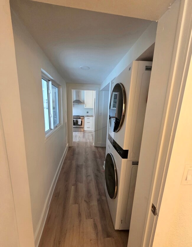 Photo - 141 40th Ave NE