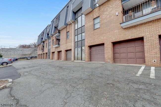 Photo - 700 Schuyler Ave House