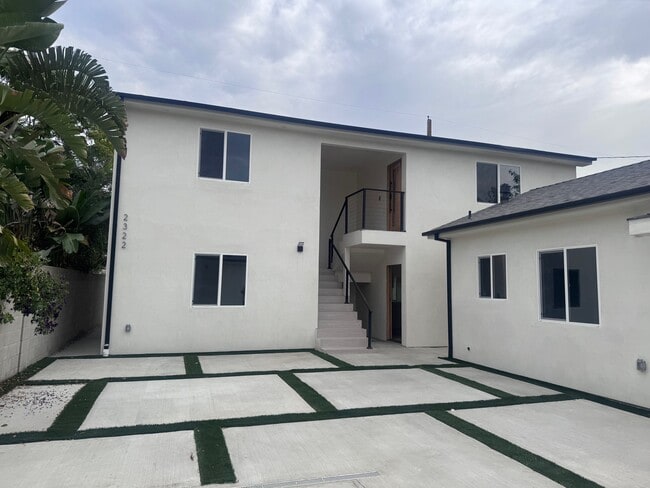 Photo - 2320 N Naomi St Unidad 101