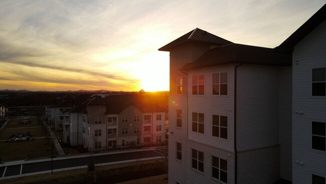 The Ravelle at Ridgeview apartments — community photo
