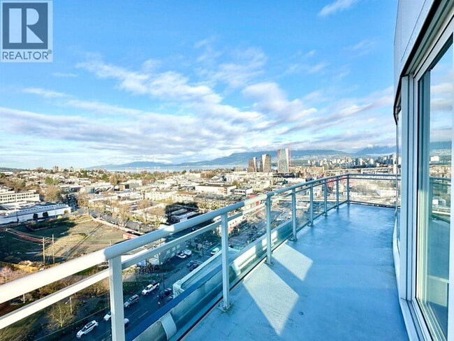 Photo - 1565 W 6th Ave