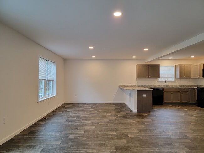 Photo - 146 Robert Cir