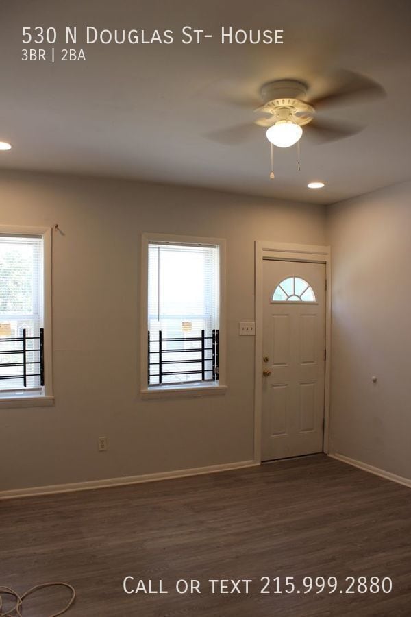 Photo - 530 N Douglas St