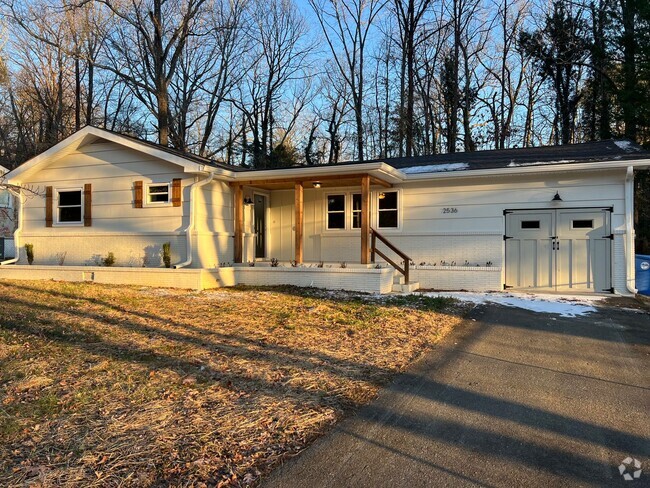 Building Photo - Updated Rancher with Independent Studio/Li... Rental