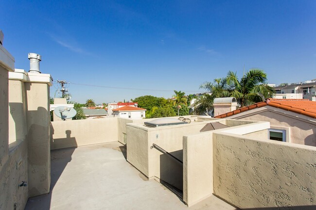 Photo - SPACIOUS, TRI-LEVEL, 3BR3.5BA HOME W/ ROOF...
