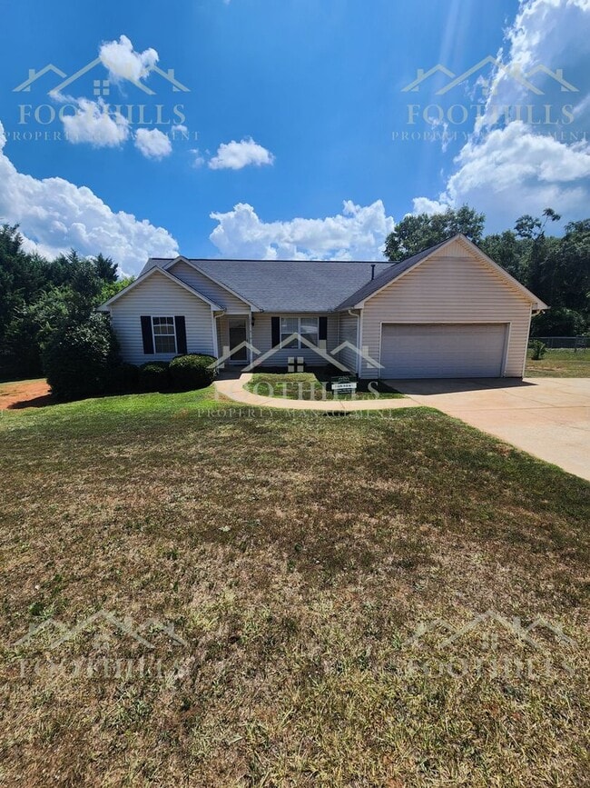 Building Photo - Refreshed & Ready! 3BR Home with Deck and ...