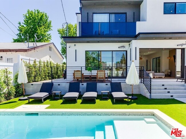 Photo - 5929 Hesperia Ave