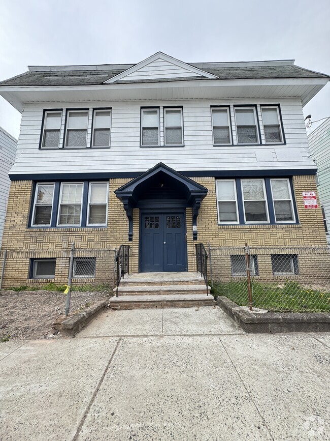 Building Photo - 66 Halstead St Unit 2 Rental