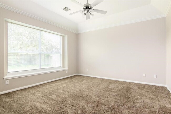 Photo - 1004 Autumn Brook St