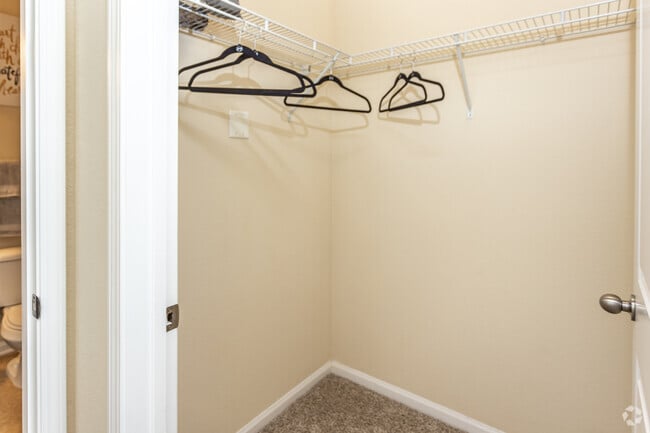 1BR, 1BA - Grand Terrace/841 SF