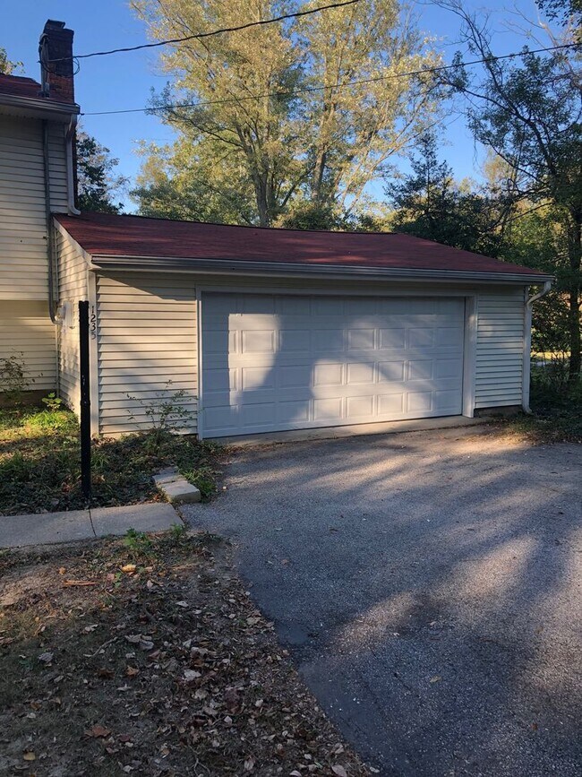 1235 E Matlock Rd