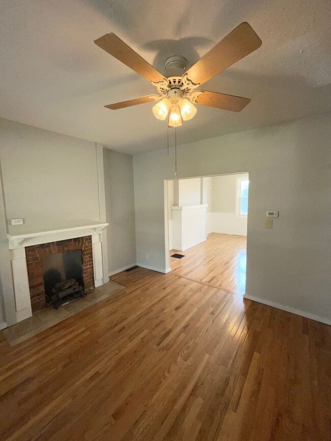Photo - Newly Remodeled 3 Bedroom, 1.5 Bathroom in Brentwood- Basement Bar and Central Air!!