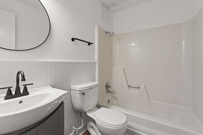Photo - Crossroad Apartments