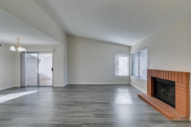 Photo - 2344 Lone Pine Dr