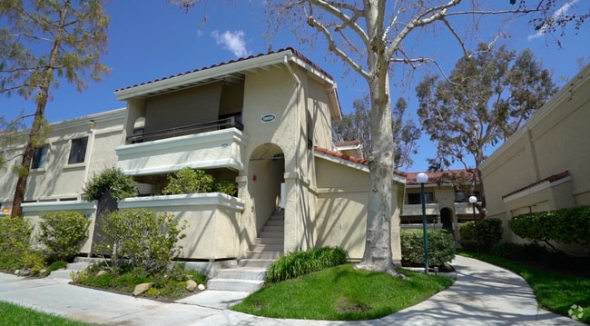 Building Photo - COMING SOON! Cozy 1-Bedroom Condo in Canyo... Unit 406