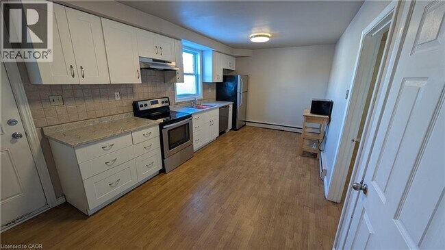 Photo - 250 Highland Rd W