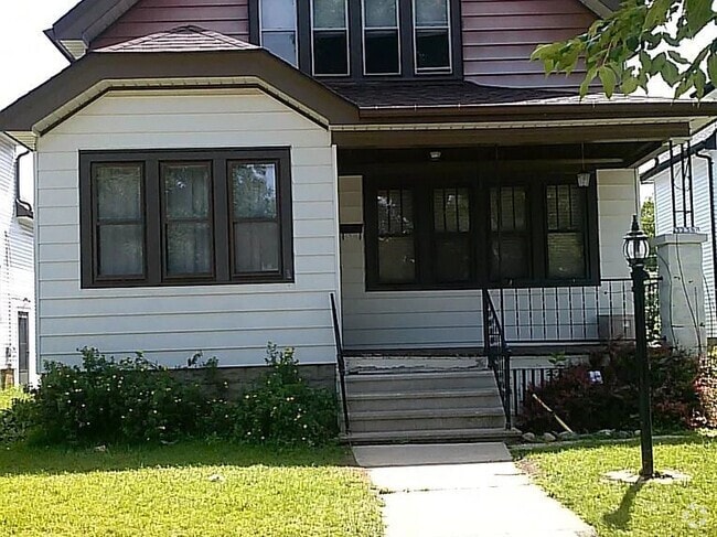 Building Photo - 3238 S 7th St Rental
