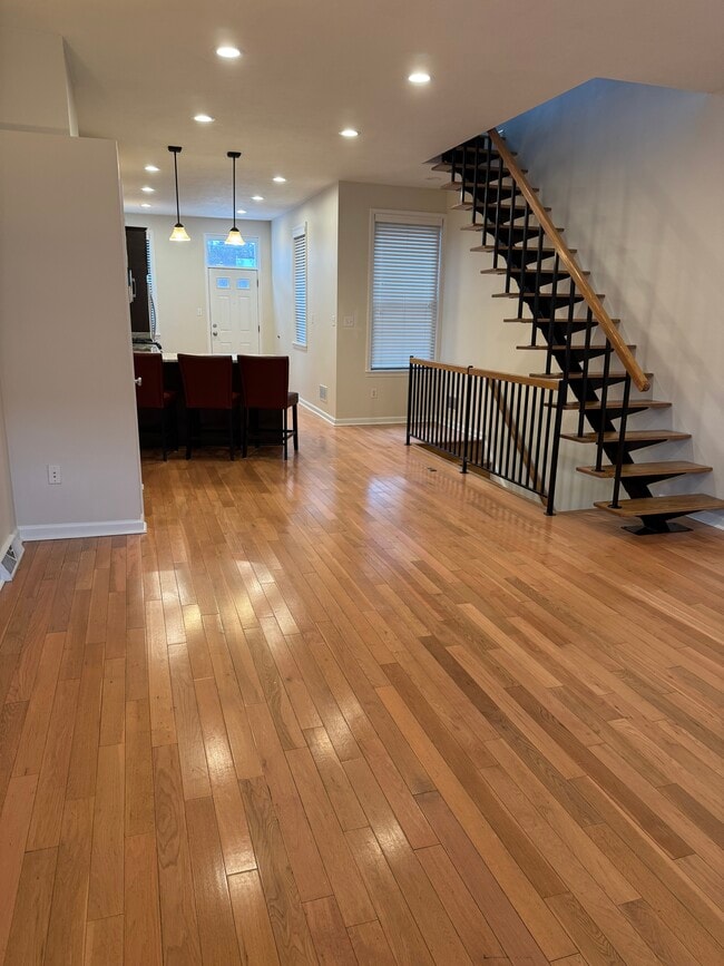 Photo - 5827 Pierce St