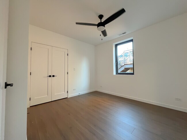 Photo - 3710 N Kenmore Ave