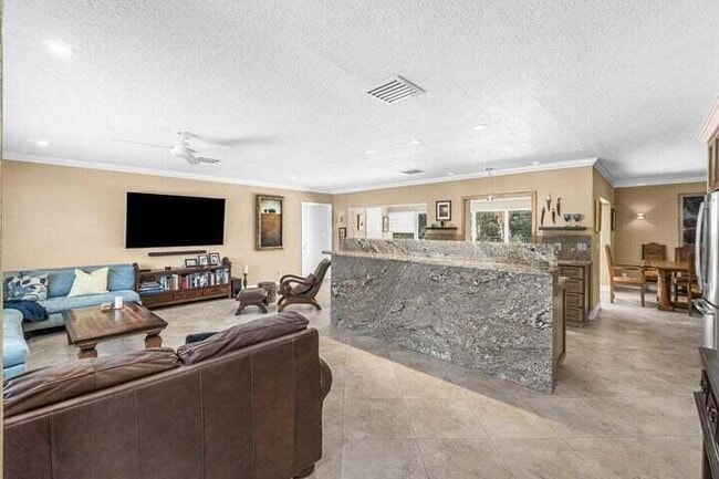 Photo - 653 NW 10th Ct