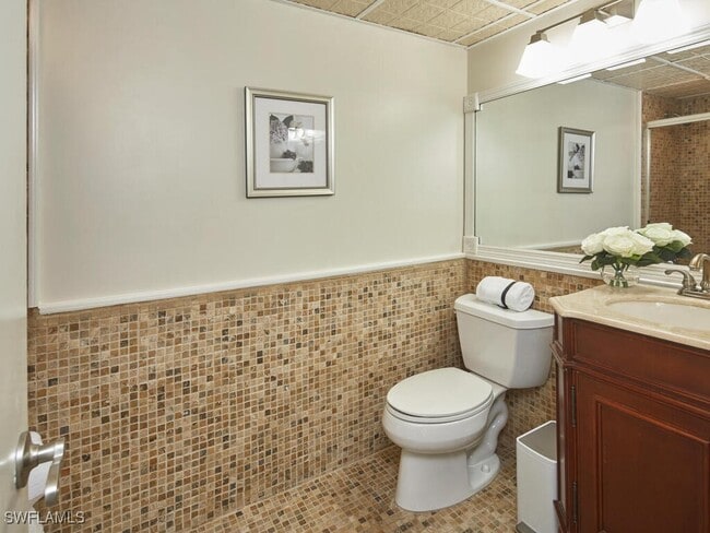 Building Photo - 2170 Gulf Shore Blvd N Unit 51W