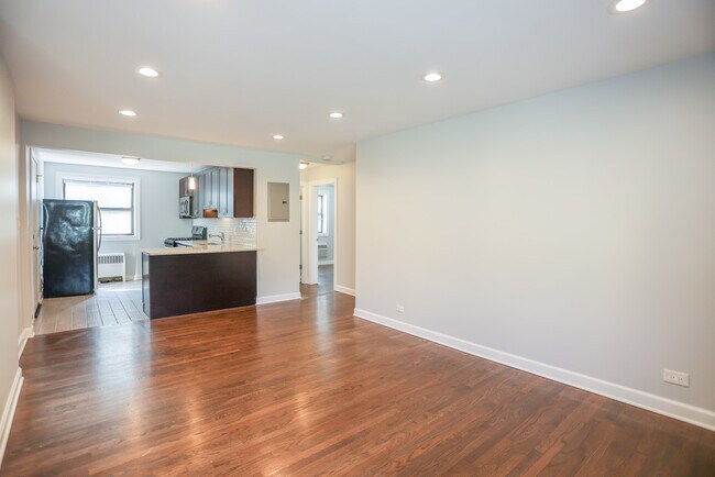 Photo - 6803 N Ridge Blvd Unit 106