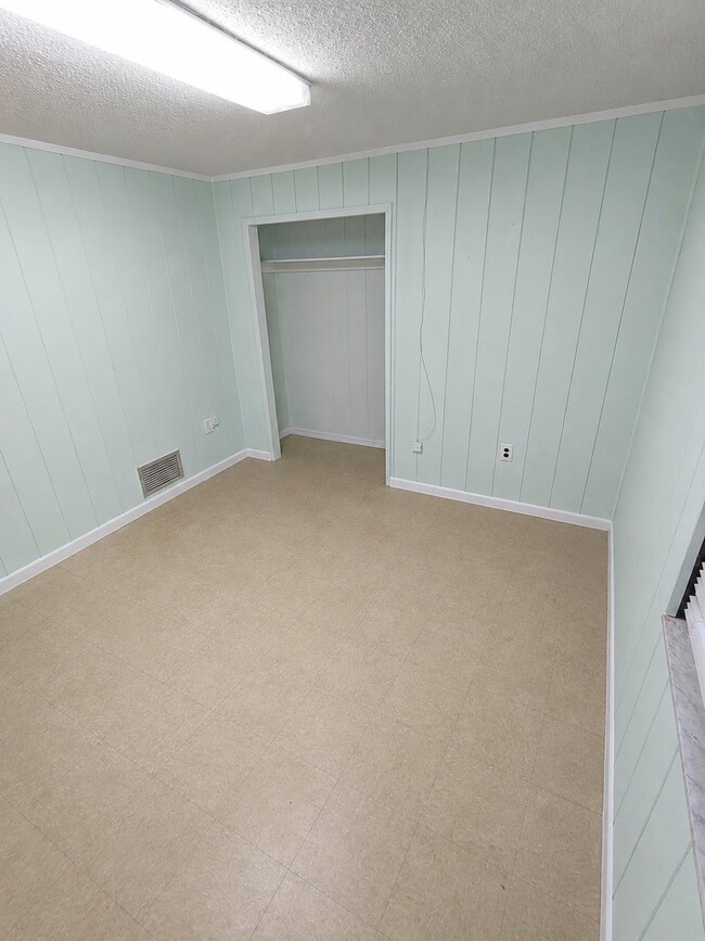 Photo - 105 W Calvin St