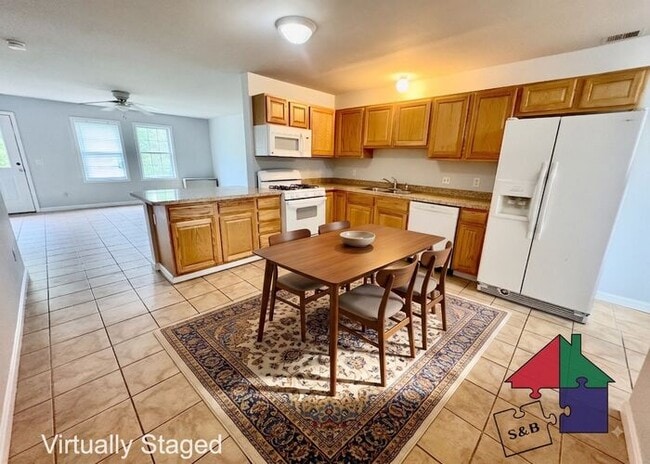 Photo - Gorgeous Pet Friendly Milton 3 Bedroom - Attached Garage and Patio!