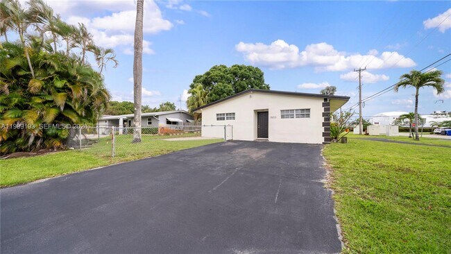 Photo - 1501 SW 21st St Unit 1-2