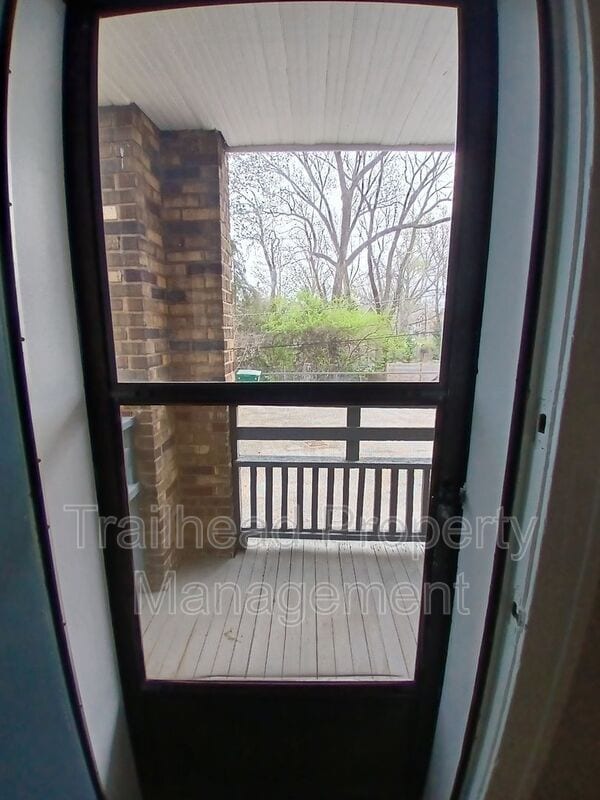 Photo - 2727 Campbell St