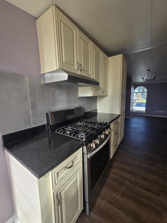 Photo - 617 Lemon St W