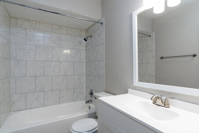 2BR,1BA - 751SF - Bathroom