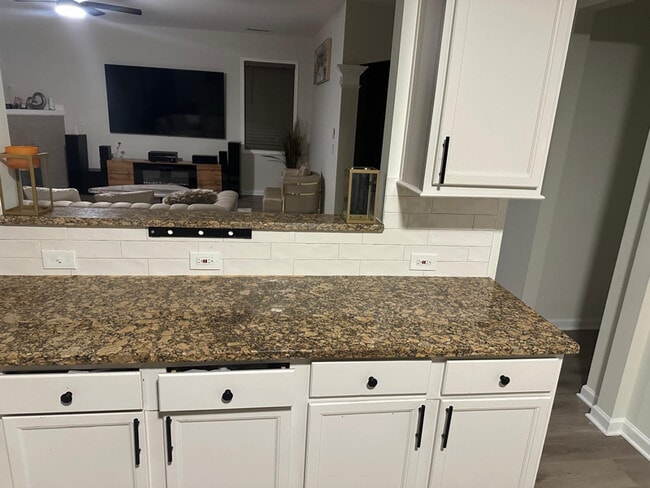 Photo - 521 Greyhound Ct