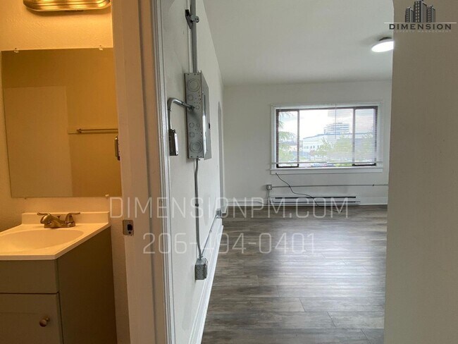 Photo - 2331 Rockefeller Ave