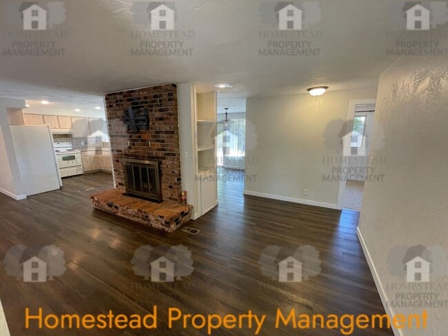 Photo - 130 Cottonwood Ct