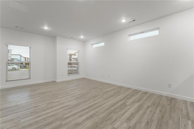 Photo - 751 St Charles Pl