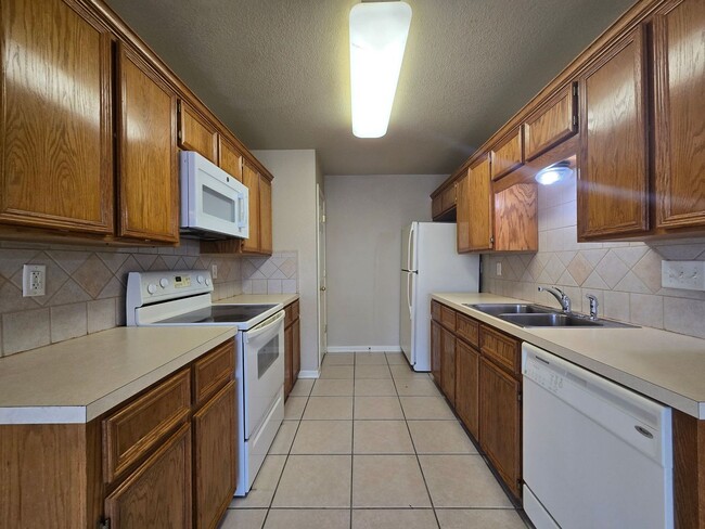 Photo - COMING SOON! Unidad 5010 Heather Lane - B