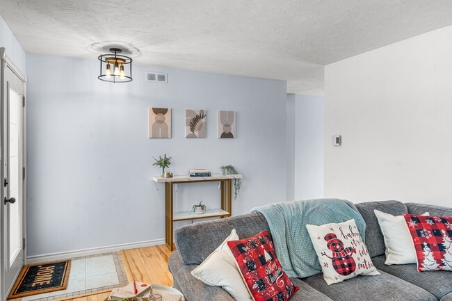 Photo - 11 Bridlewood Way