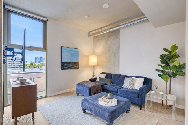 353 E Bonneville Ave Unit 581